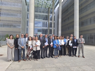 El presidente del TSJMU, el secretario de Gobierno y el magistrado decano de Murcia reciben a ambas delegaciones en la Ciudad de la Justicia